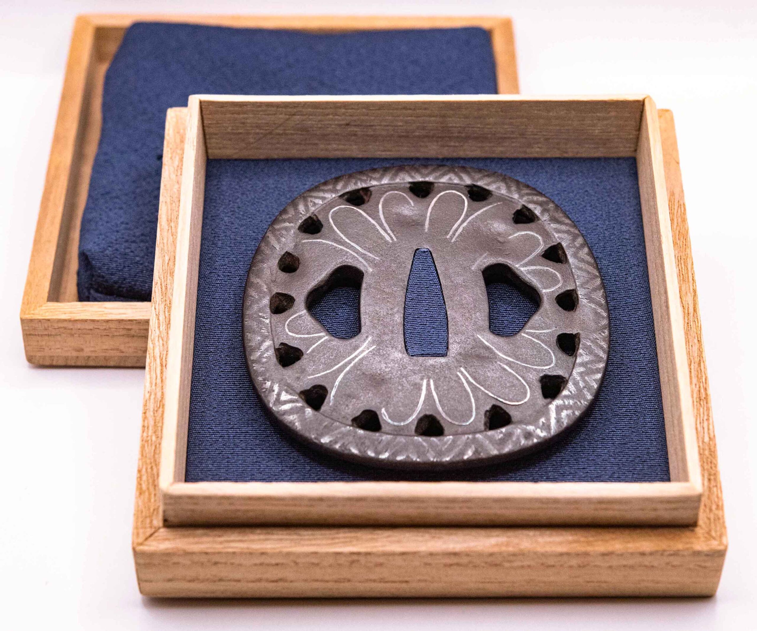 Tsuba, Higo Jingo, Kiku - Photo 2