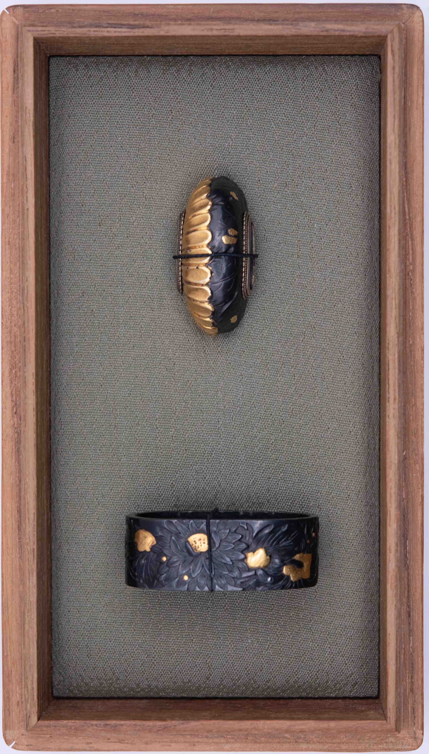 A Fuchi and Kurikata in Kiku Design - Photo 2