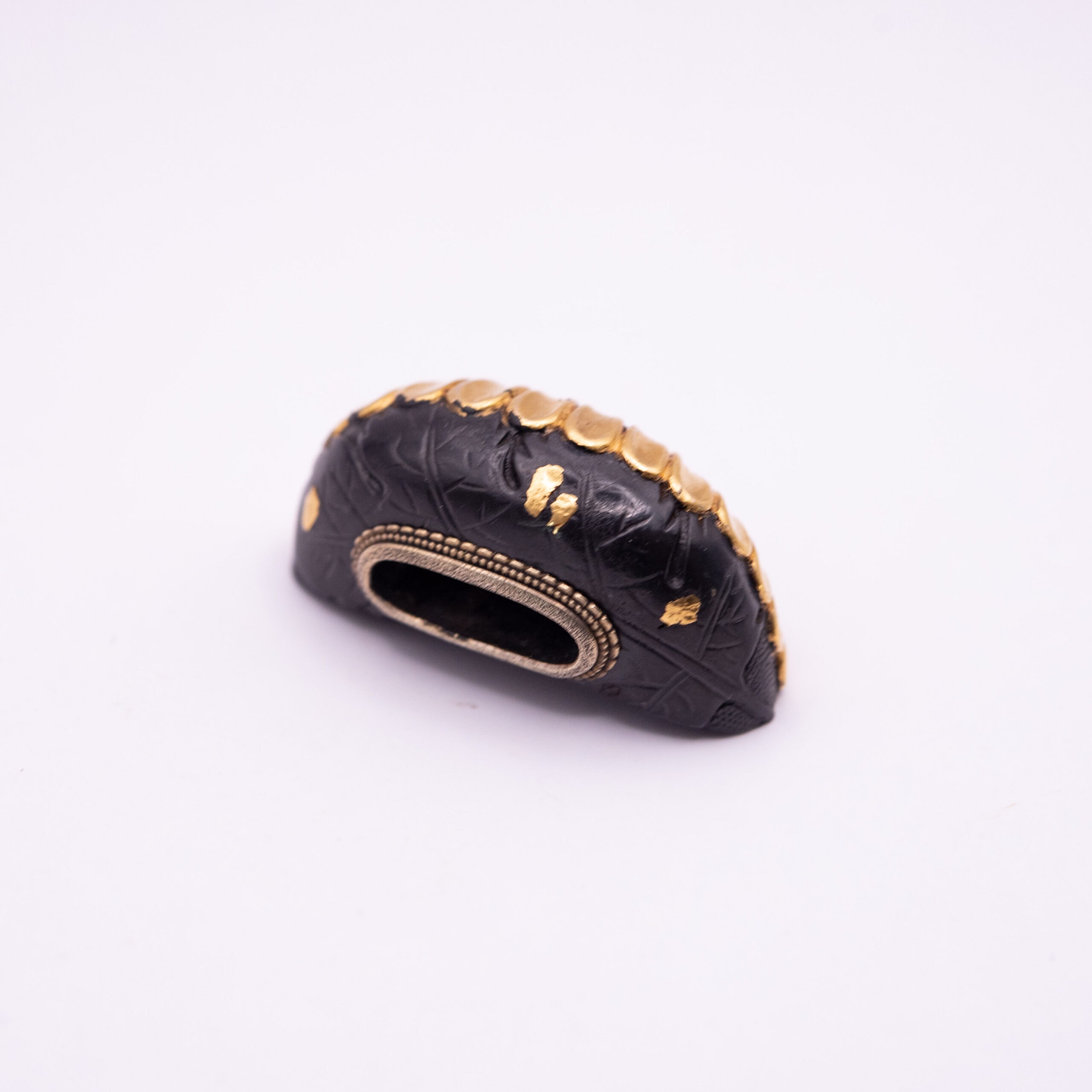 A Fuchi and Kurikata in Kiku Design - Photo 4