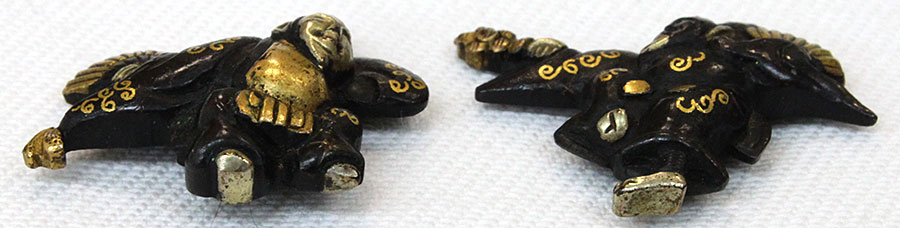 目貫 m-68 後藤清乗 三番叟の図 赤銅地金色絵（特別貴重刀装具） - Photo 3