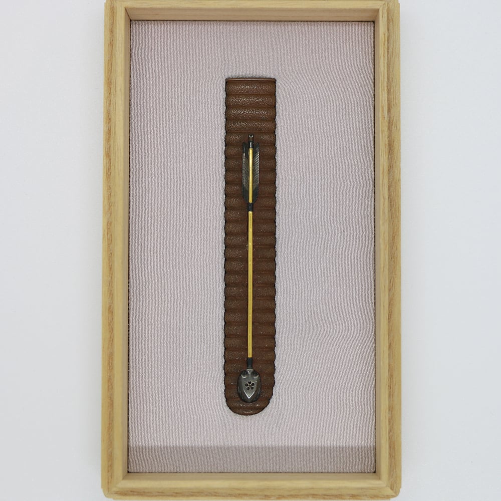 Kozuka - Tokuho - by Tsuchiya Yasunori - Arrow Design by Gakukawa Yasunori