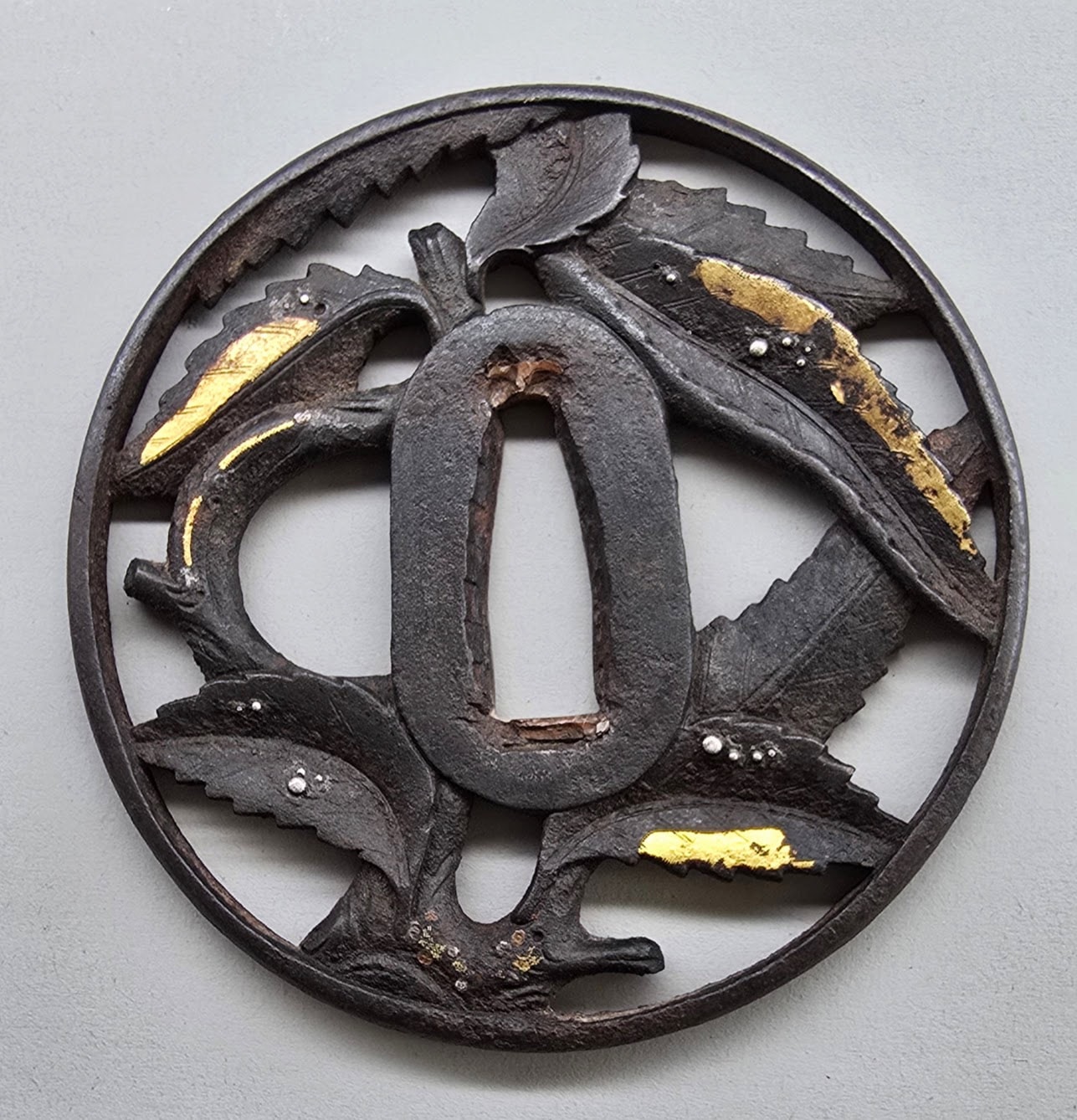 Fsk #121 Kyo Shoami leaf tsuba
