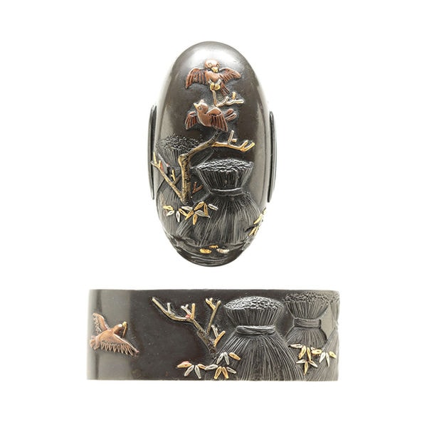 藁束雀図縁頭 銘 埋忠就信(花押)