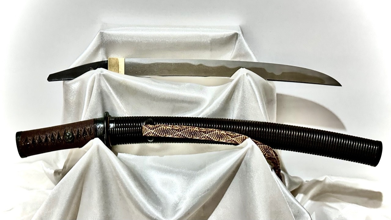 HISTORIC TANTO BY SENGO MASASHIGE with Outstanding Mid Edo period Issaku Kanagu Koshirae