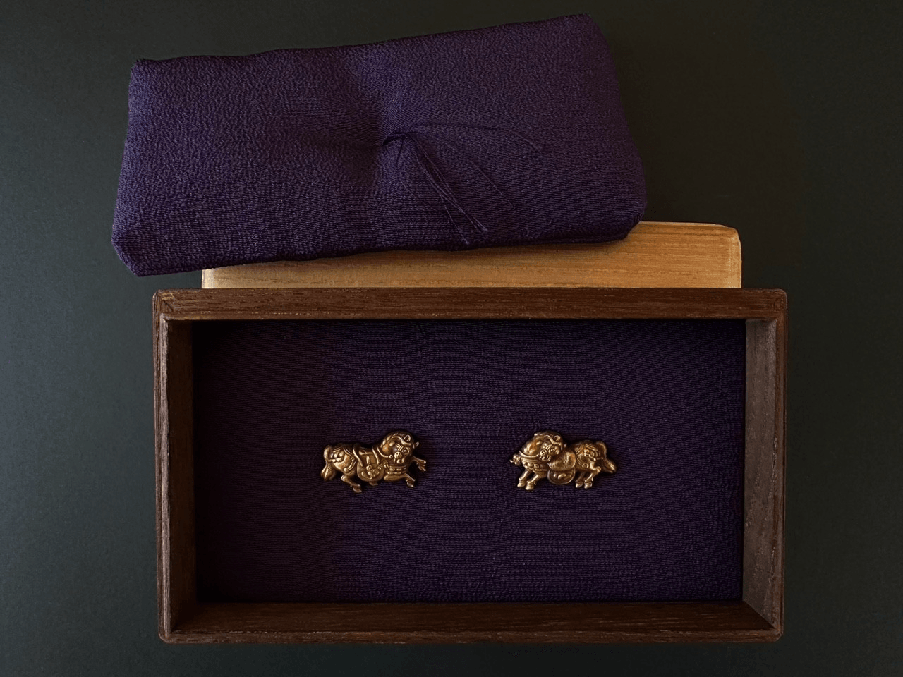 Ko Kinko GOLD MENUKI with Horse Design in Saddle