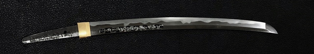 A SUPERB WAKIZASHI WITH SUKASHIBORI HORIMONO by DEWA NO DAIJO FUJIWARA KUNIMICHI