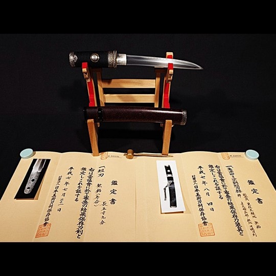 Tanto - Hozon - by Jumyo - Sold: Tanto, Unsigned Jumyo (Koto), Double-edged construction, with blade and koshirae Hozon Token certificates, 18.0cm (5 sun 9 bu 5 rin), with Tanto Koshirae