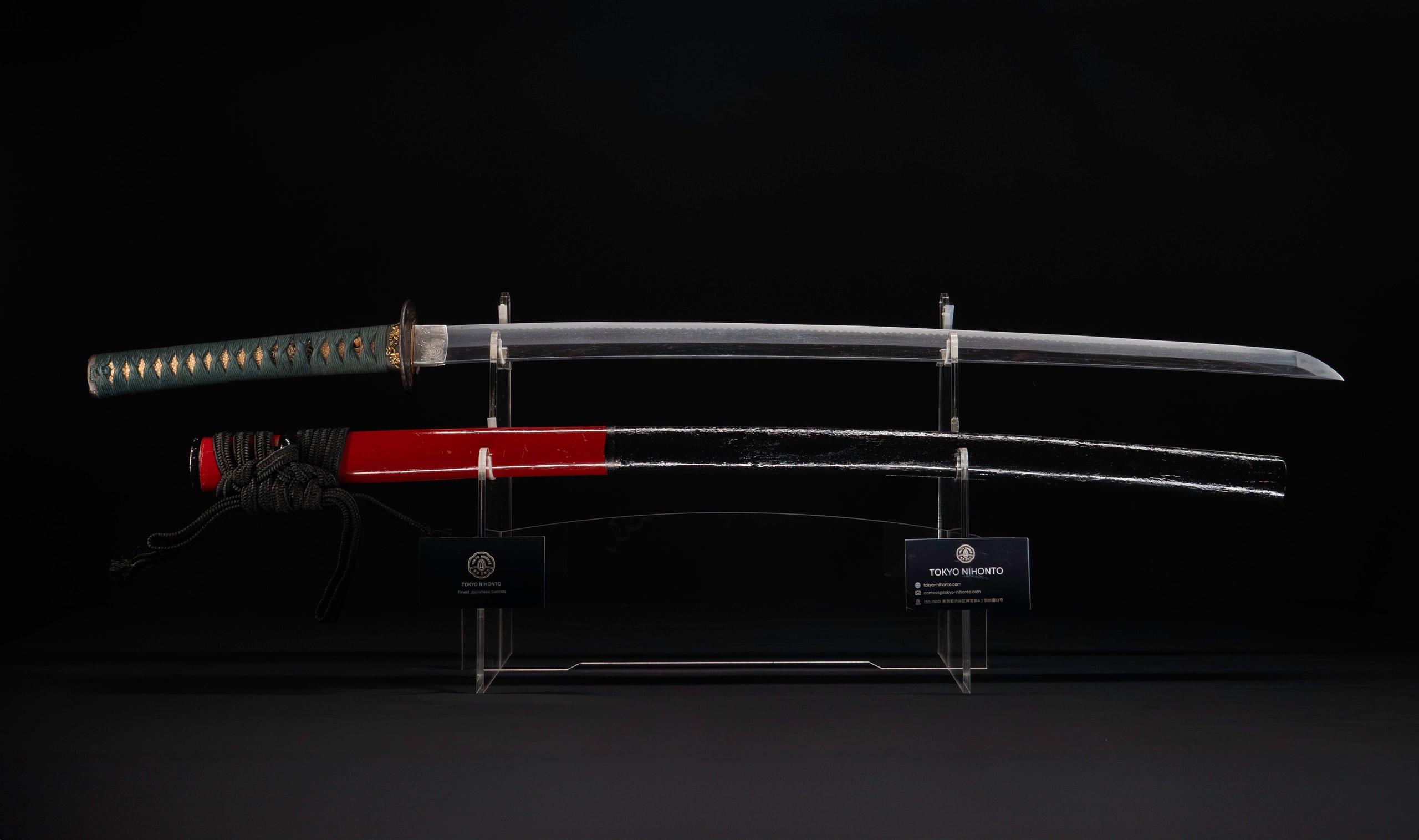Antique Japanese Muromachi Katana Sword, Ō-suriage Mumei with Gunome Hamon, Gold Shishi Fuchi and Red and Black Lacquer Saya