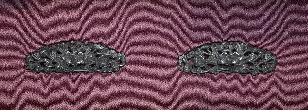 Menuki - Tokuho - by Ko-Mino School - Mumei Ko-Mino Akikusa-zu