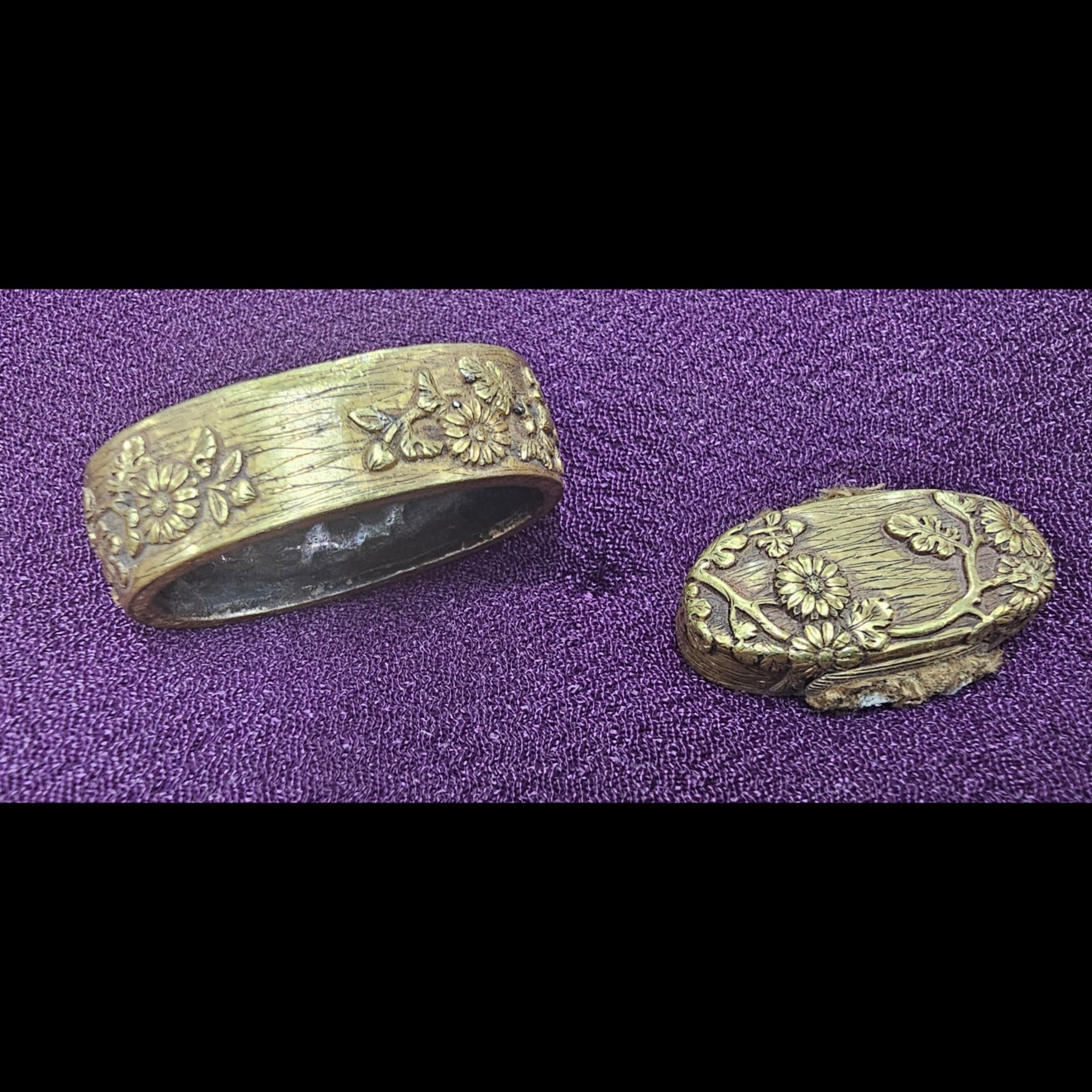 08-112 【保存刀装具】 菊花図 縁頭 京金工 惣金猫掻鑢地 高彫