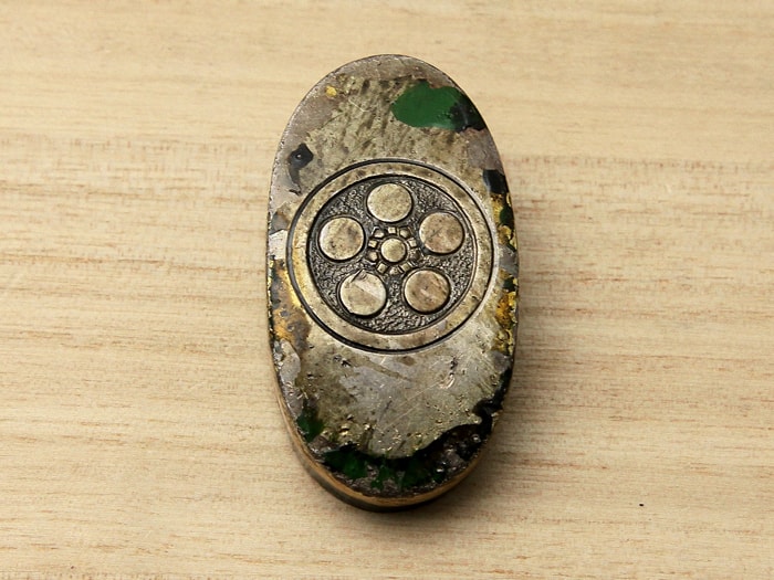05-078 小尻 金具 丸に梅鉢紋図 真鍮哺銀